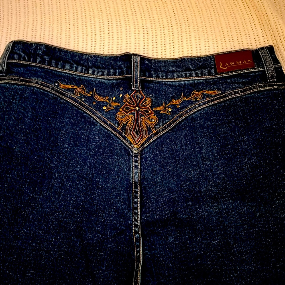 Very cute embroidered western Lawman brand jeans!